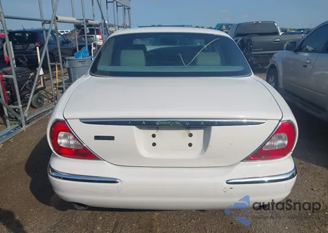 2004 Jaguar Xj Xj8 z USA, uszkodzony, nr VIN SAJWA71C14SG27541